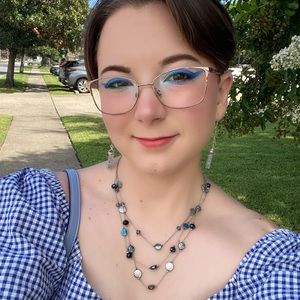 Meet your Posher, Julia